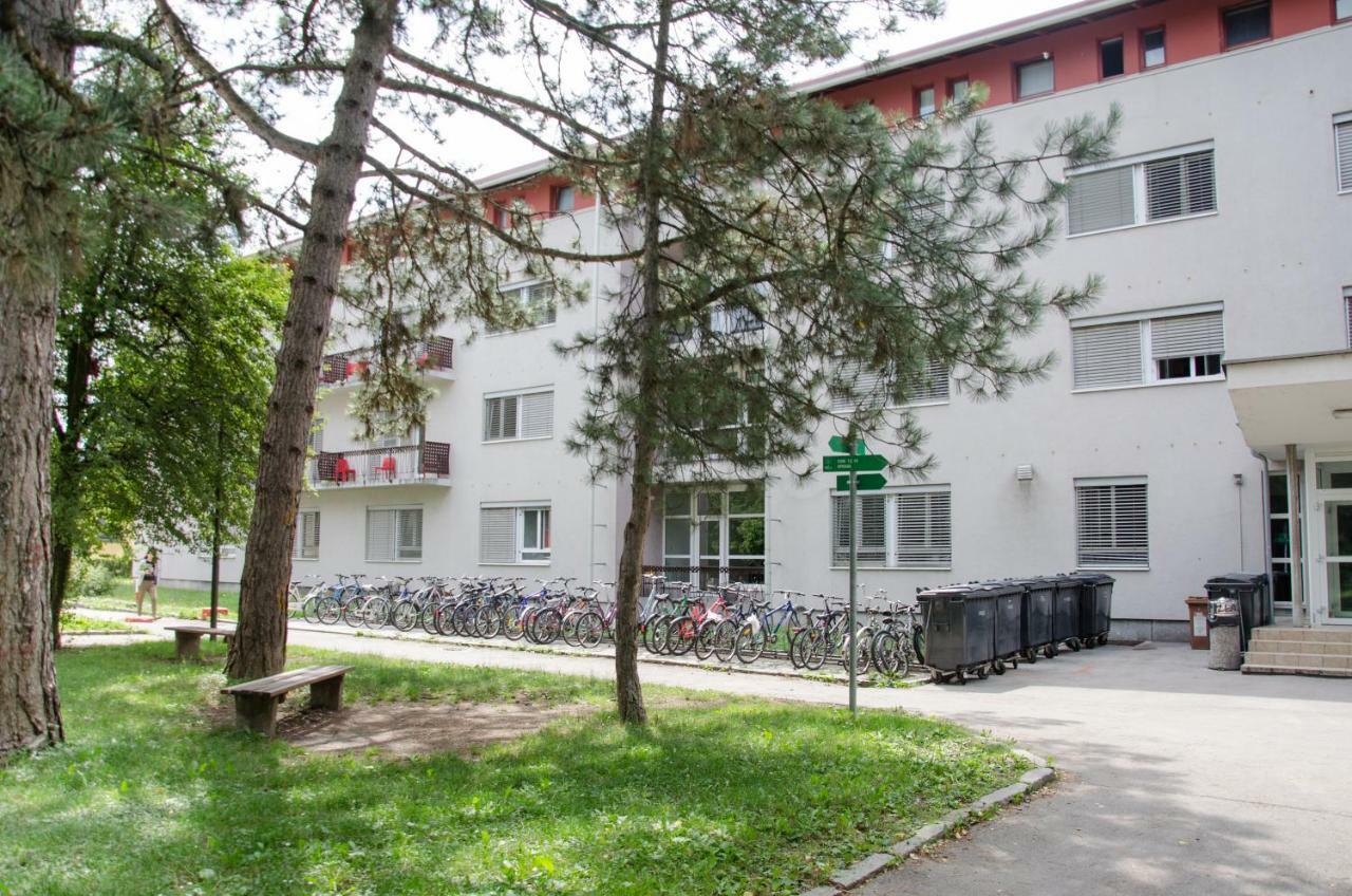 Hostel Rozna Dolina 卢布尔雅那 外观 照片